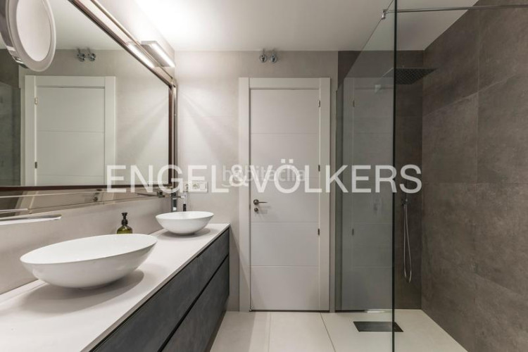 Piso luminoso piso con vistas y garaje en av pio xii en Madrid