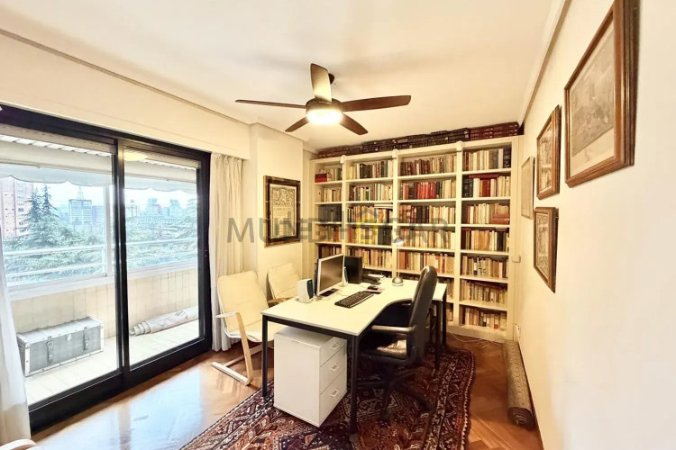 Piso en calle de Pastora Imperio