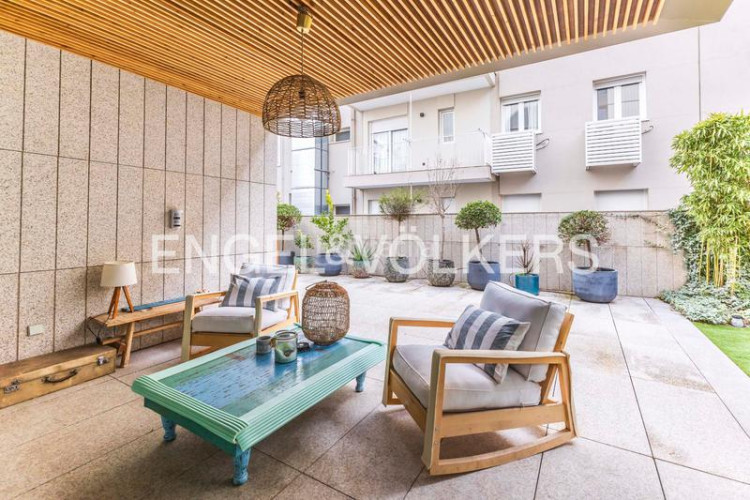 Apartamento espectacular bajo con jardín de obra nueva en Madrid