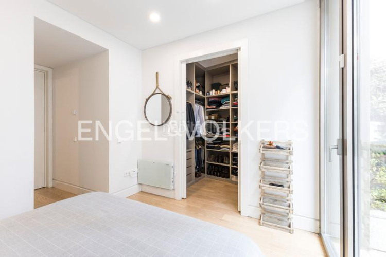 Apartamento espectacular bajo con jardín de obra nueva en Madrid