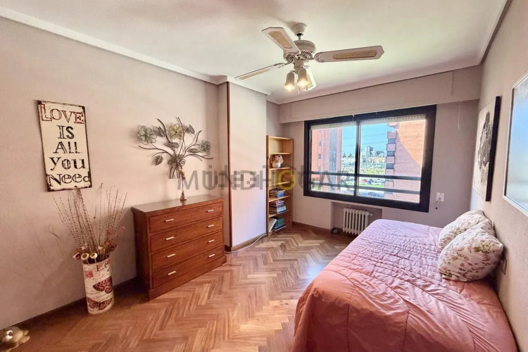 Piso en calle de Pastora Imperio