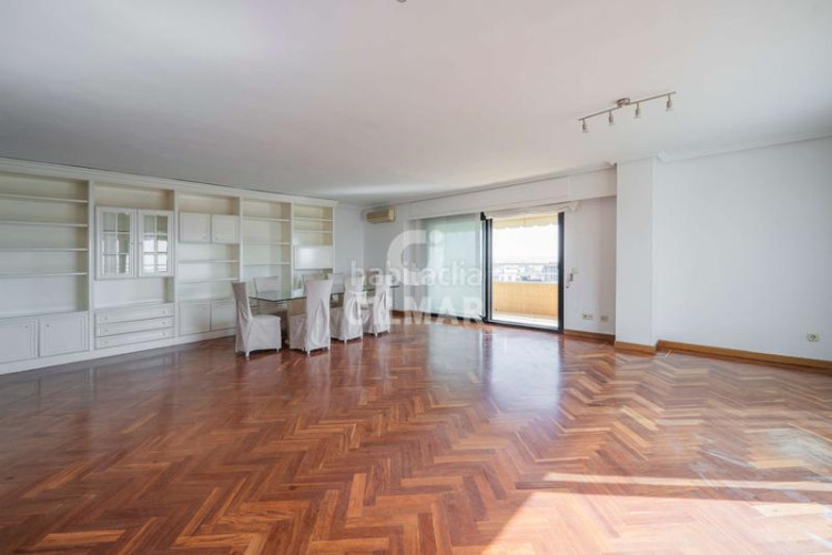 Ático  exclusivo con terraza y dos plazas de garaje en Castilla chamartínen el codiciado barrio de Castilla, dentro del prestigios en Madrid
