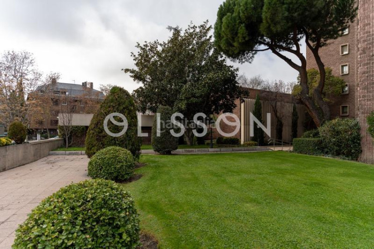 Piso luminosa vivienda con vistas panorámicas en nueva españa en Madrid
