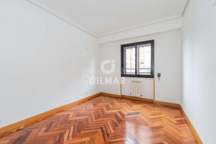 Piso en el prestigioso barrio de chamartín, , se encuentra esta vivienda en altura que representa una oportunidad única para aque en Madrid