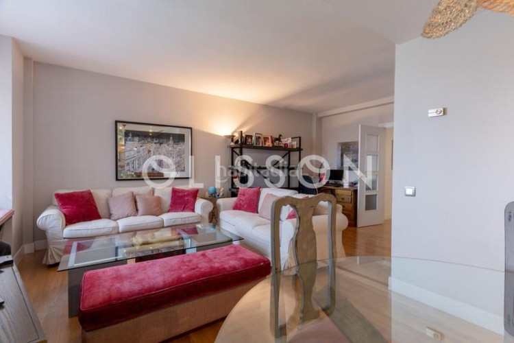 Piso luminosa vivienda con vistas panorámicas en nueva españa en Madrid