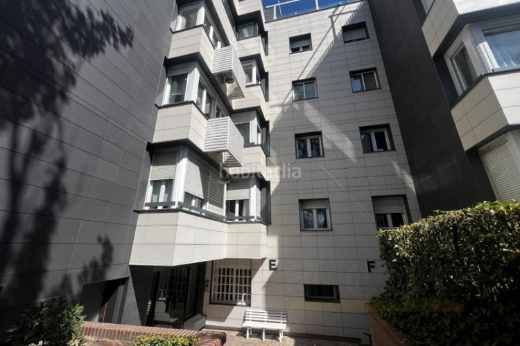 Piso exclusiva vivienda en finca representativa con piscina, garaje, y trastero en zona chamartín. en Madrid