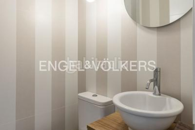 Piso luminoso piso con vistas y garaje en av pio xii en Madrid