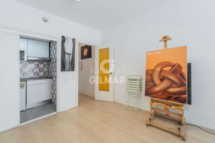 Piso descubre esta magnífica oportunidad de inversión en el corazón del barrio de Castilla, dentro del prestigioso distrito de chamartí en Madrid