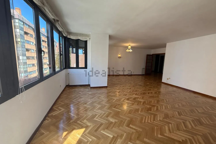 Piso en avenida de Pío XII