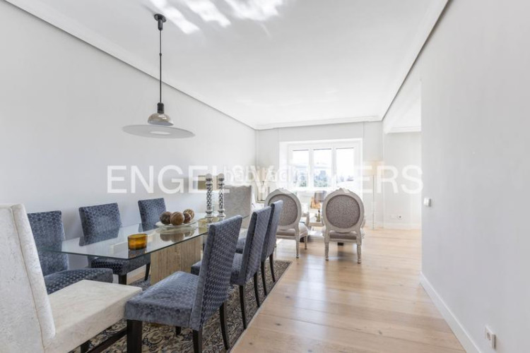 Piso luminoso piso con vistas y garaje en av pio xii en Madrid