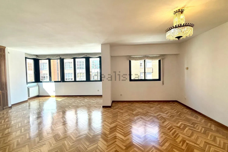 Piso en avenida de Pío XII