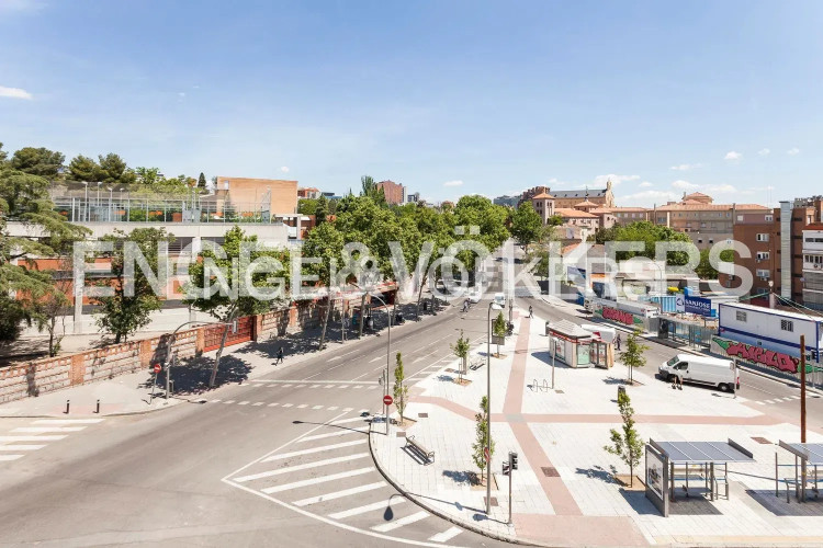 Piso en venta en Avenida de Pío XII