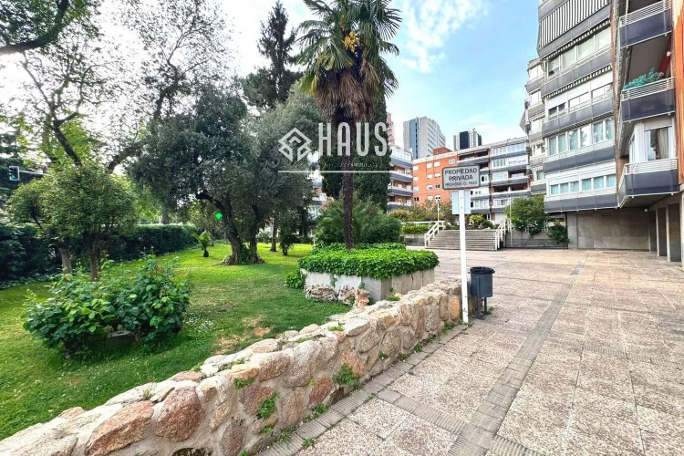 Piso en venta en Avenida de Pío XII