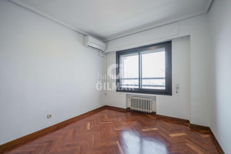Ático  exclusivo con terraza y dos plazas de garaje en Castilla chamartínen el codiciado barrio de Castilla, dentro del prestigios en Madrid