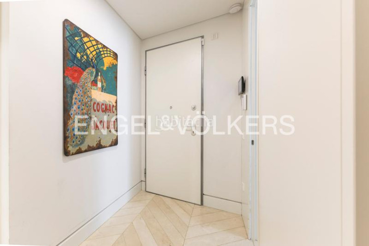 Apartamento espectacular bajo con jardín de obra nueva en Madrid