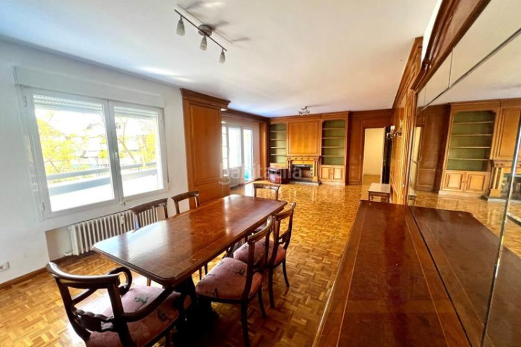 Piso exclusiva vivienda en finca representativa con piscina, garaje, y trastero en zona chamartín. en Madrid