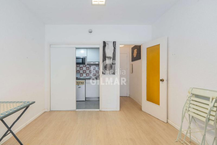 Piso descubre esta magnífica oportunidad de inversión en el corazón del barrio de Castilla, dentro del prestigioso distrito de chamartí en Madrid