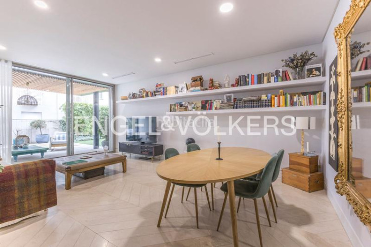 Apartamento espectacular bajo con jardín de obra nueva en Madrid