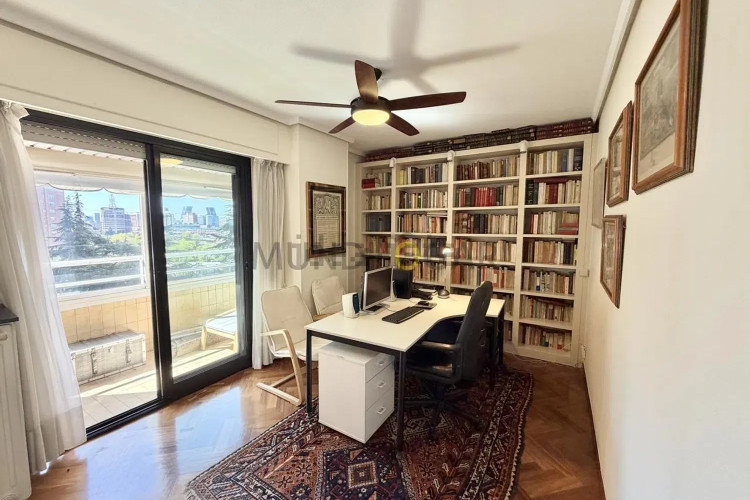 Piso en calle de Pastora Imperio