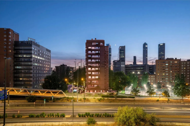 Piso en avenida de Burgos, 18