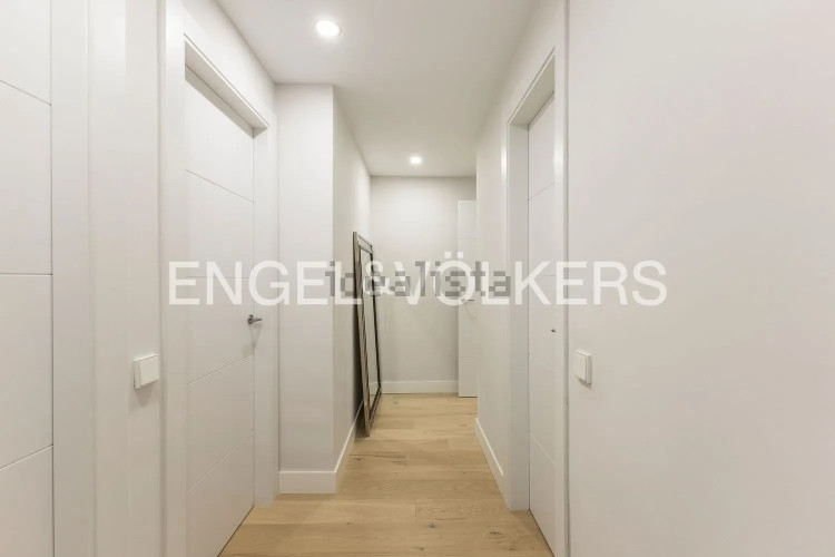 Piso en venta en Avenida de Pío XII