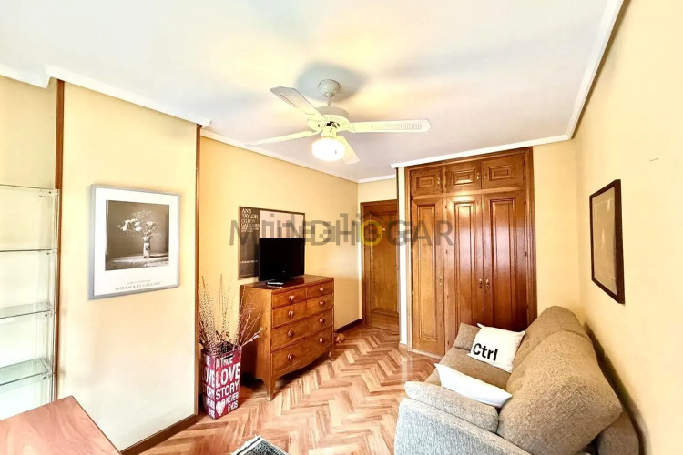 Piso en calle de Pastora Imperio