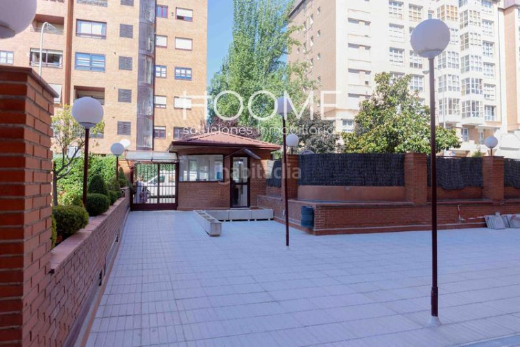 Ático atico con 20 metros de terraza, piscina, garaje opcional, 3 habitaciones 2 baños a estrenar, Castillachamartin en Madrid
