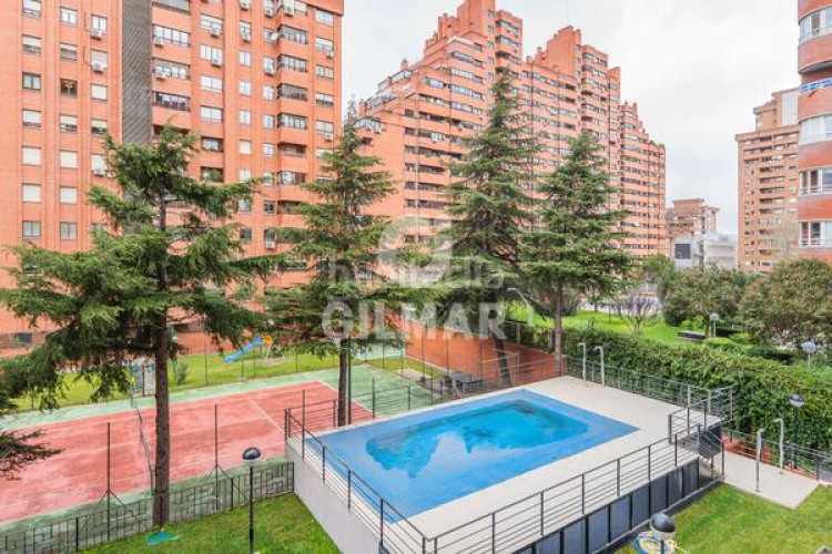 Piso en el prestigioso barrio de chamartín, , se encuentra esta vivienda en altura que representa una oportunidad única para aque en Madrid