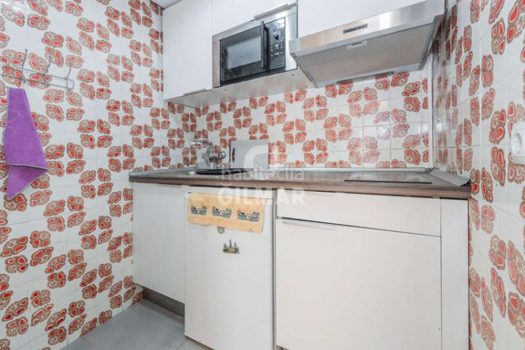 Piso descubre esta magnífica oportunidad de inversión en el corazón del barrio de Castilla, dentro del prestigioso distrito de chamartí en Madrid