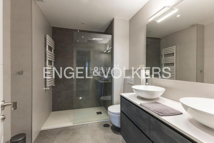 Piso luminoso piso con vistas y garaje en av pio xii en Madrid