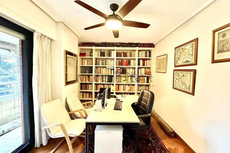 Piso en calle de Pastora Imperio