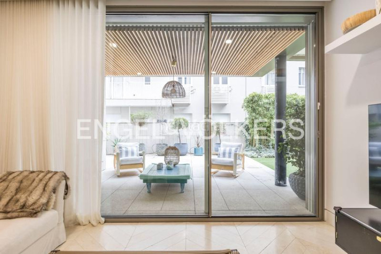 Apartamento espectacular bajo con jardín de obra nueva en Madrid