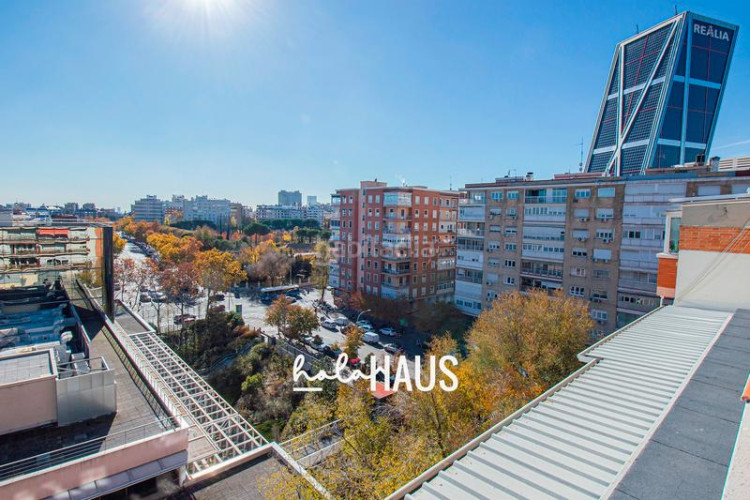 Piso ¿te imaginas despertar cada mañana en lo más alto de chamartín, con vistas abiertas y a tus pies? en Madrid