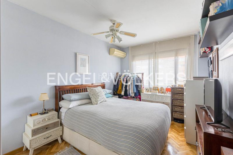 Apartamento exclusivo apartamento con terraza, piscina y garaje en avenida de burgos, en Madrid