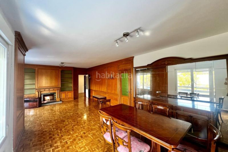 Piso exclusiva vivienda en finca representativa con piscina, garaje, y trastero en zona chamartín. en Madrid