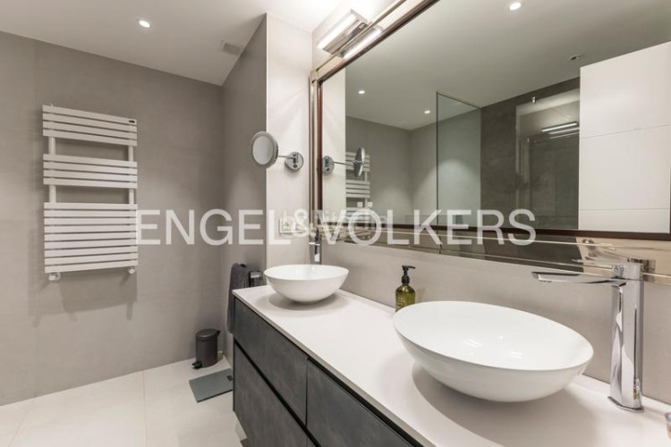 Piso luminoso piso con vistas y garaje en av pio xii en Madrid