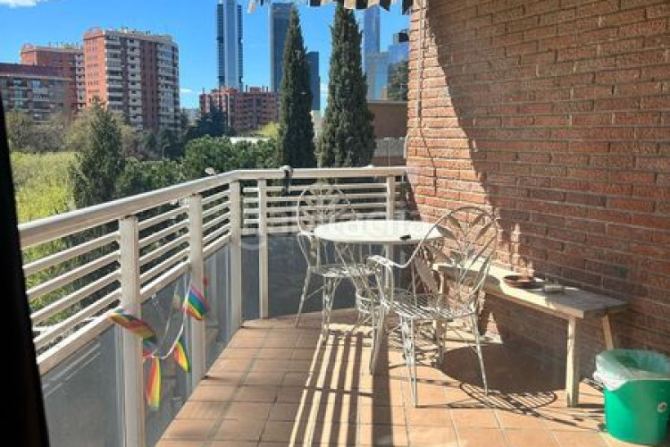 Ático inmejorable oportunidad de 3 habitaciones en Castilla en Madrid