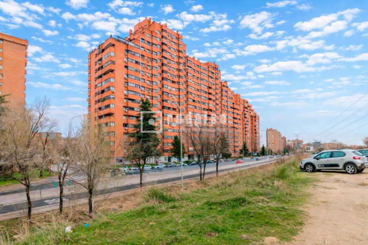 Piso fantástico apartamento en la avenida de burgos en Madrid