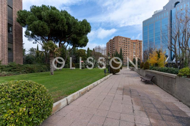 Piso luminosa vivienda con vistas panorámicas en nueva españa en Madrid