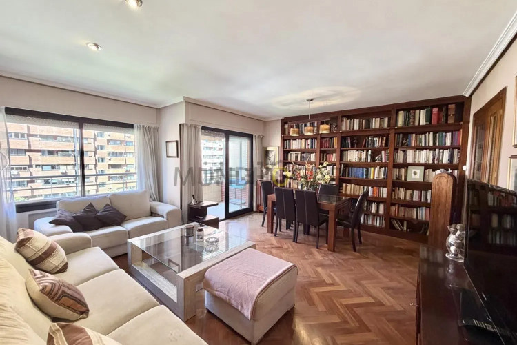 Piso en calle de Pastora Imperio