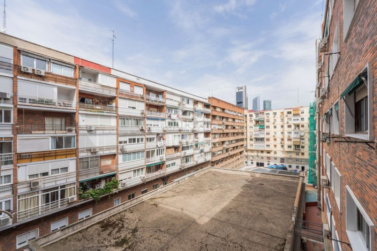 Piso se vende fantástico piso en altura ubicado en el corazón del barrio de Castilla, dentro del distrito de chamartín. con una superf en Madrid
