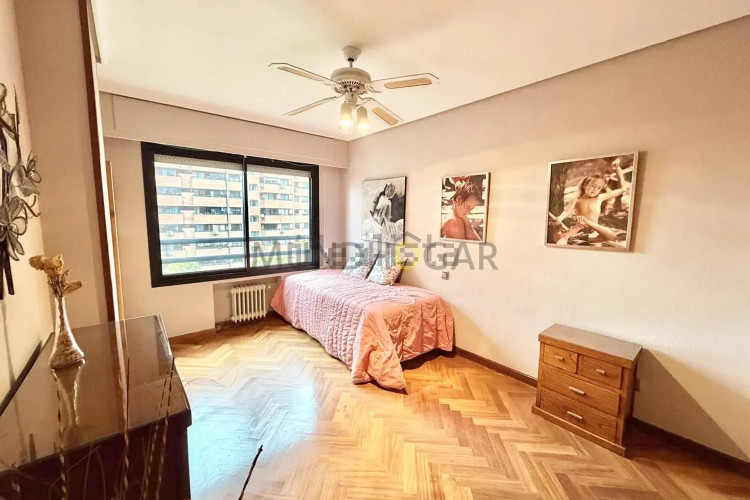 Piso en calle de Pastora Imperio