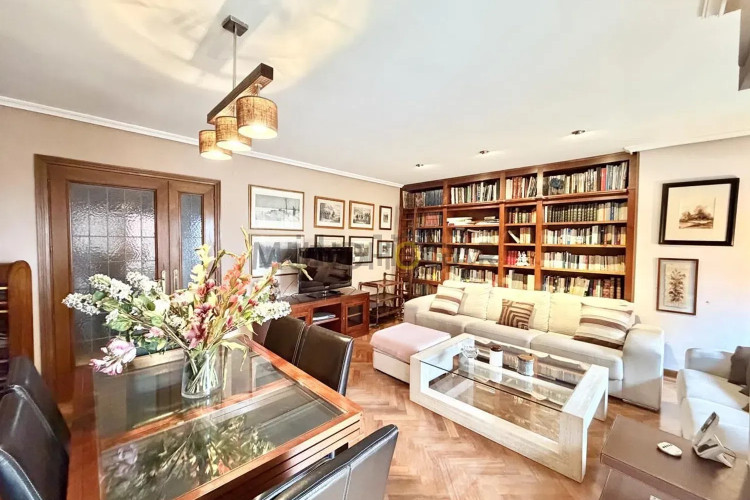 Piso en calle de Pastora Imperio