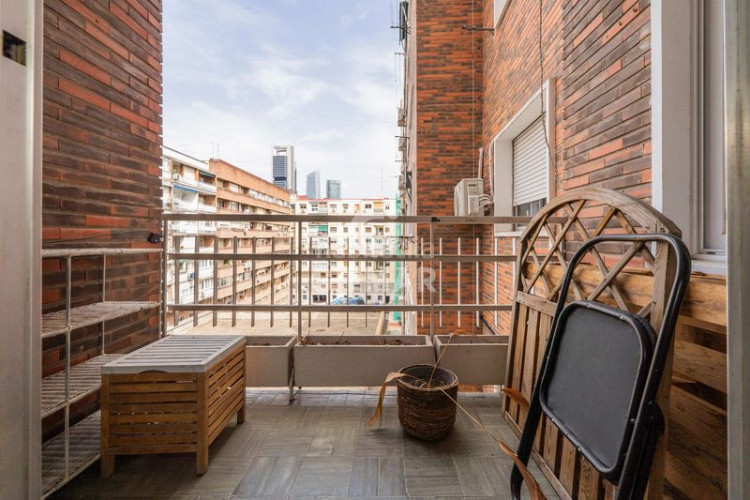 Piso se vende fantástico piso en altura ubicado en el corazón del barrio de Castilla, dentro del distrito de chamartín. con una superf en Madrid