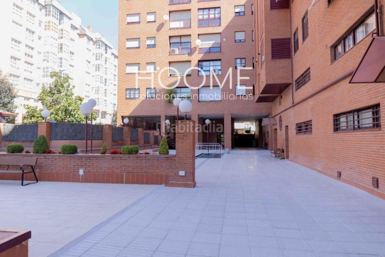 Ático atico con 20 metros de terraza, piscina, garaje opcional, 3 habitaciones 2 baños a estrenar, Castillachamartin en Madrid