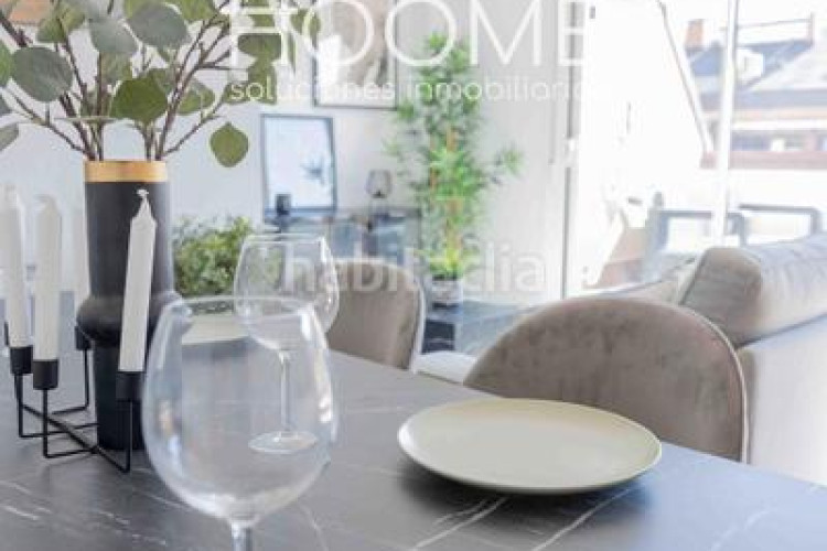 Ático atico con 20 metros de terraza, piscina, garaje opcional, 3 habitaciones 2 baños a estrenar, Castillachamartin en Madrid