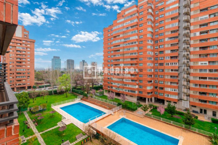 Piso fantástico apartamento en la avenida de burgos en Madrid