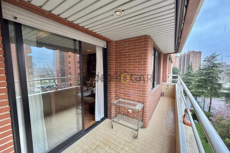 Piso en calle de Pastora Imperio