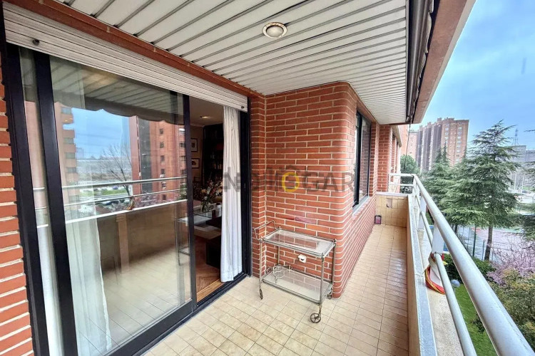 Piso en calle de Pastora Imperio