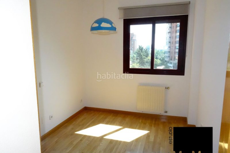 Piso estudio home ofrece magnifico piso de 124m², en la zona de la estación de chamartín. en Madrid